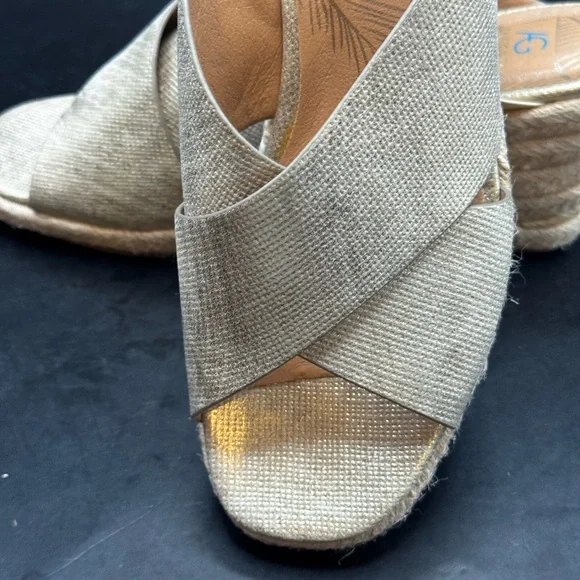 Andrew Geller Gold Fabric Open Toe Slip On 3” Wedge Heel Sandal Women’s Size 8 - Picture 4 of 16